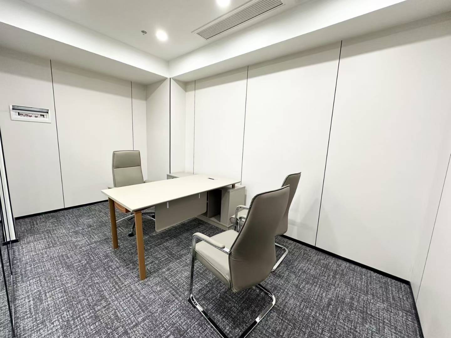 孵化园三线交汇 精选小户型 139平 3隔间12工位 24小时空调含能耗 省电 交通便利 嘉润国金中心办公室出租