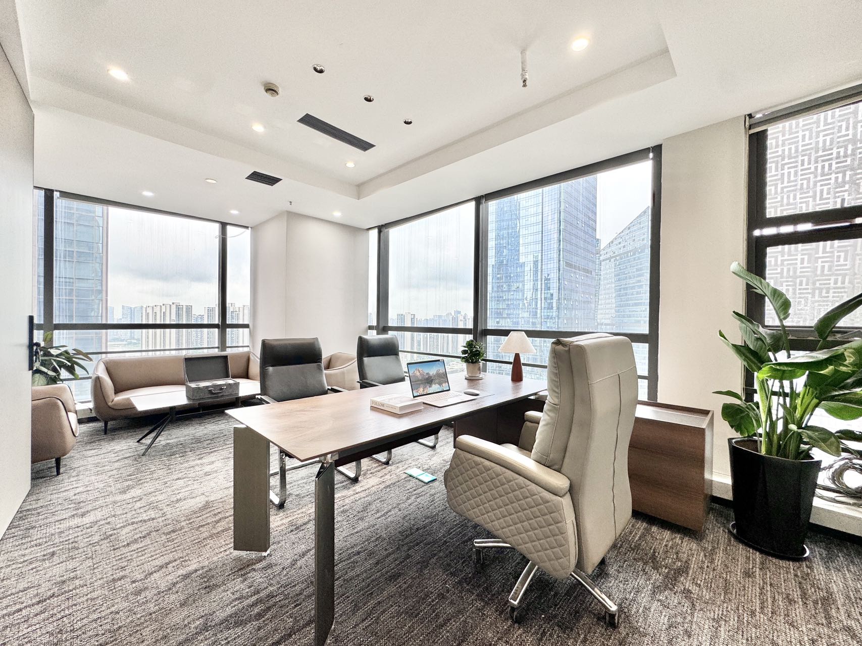 天府二街精装好房 8隔间40工位 双面采光 大气前台 带休息洽谈区 带家具 蜀都中心办公室出租