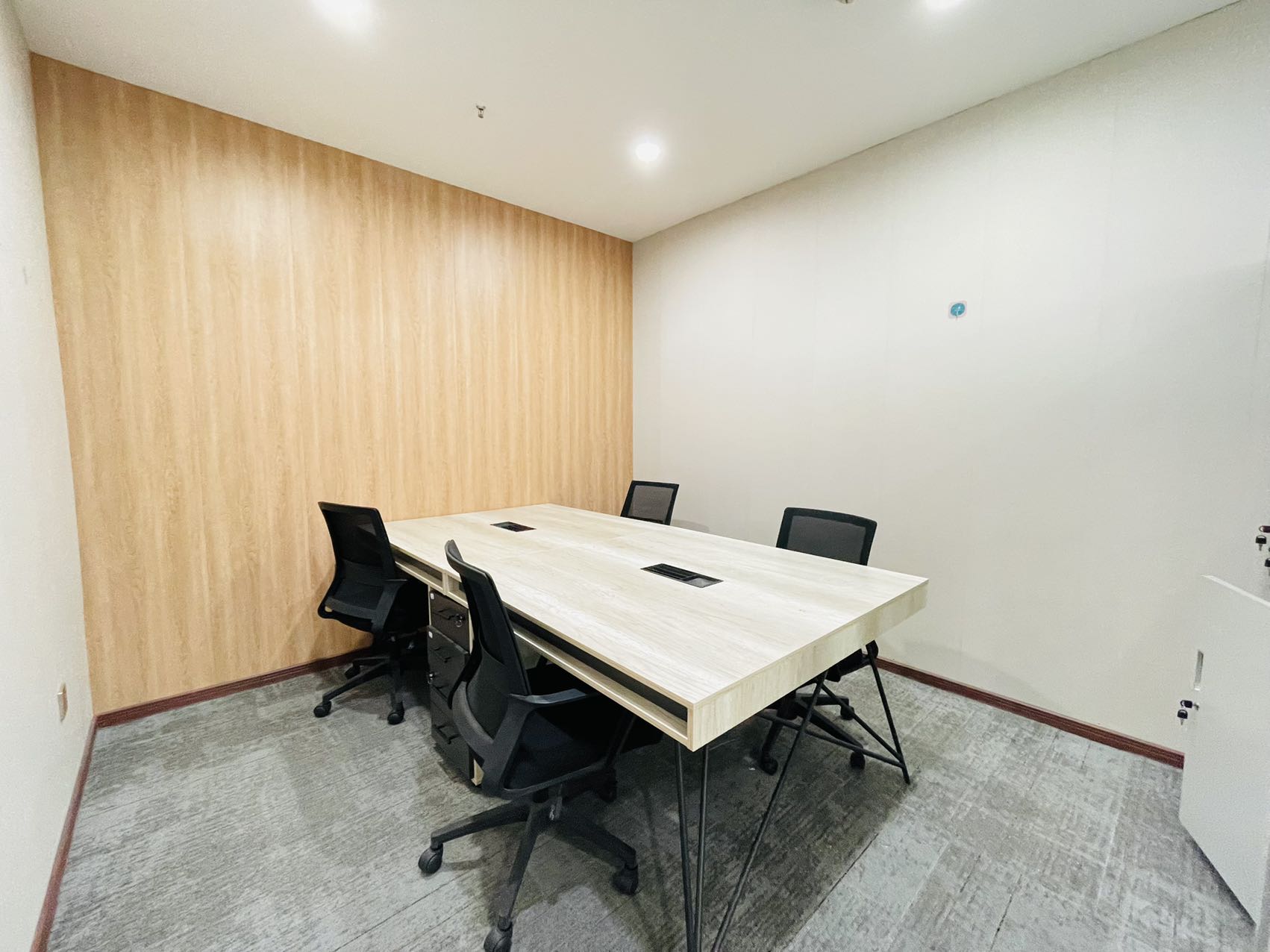 高新区新世纪环球中心168平精装办公室 拎包入住 含物业