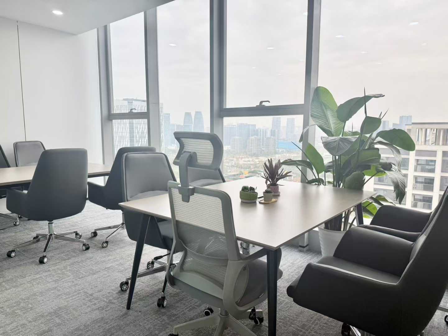 紧邻金融城 大面积户型 982平方 10隔间110工位 正对电梯口 已通上下水 嘉煜金融科技中心办公室出租