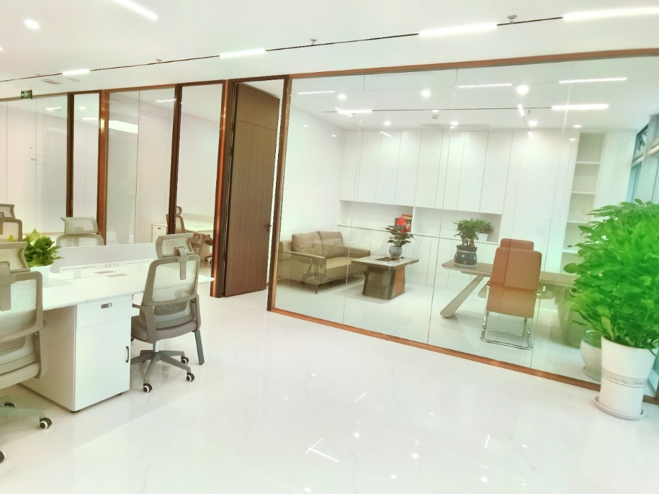 东大路甲级品质楼盘 158平方 4隔间18工位带前台 高档家具 落地窗视野开阔 光环中心办公室出租