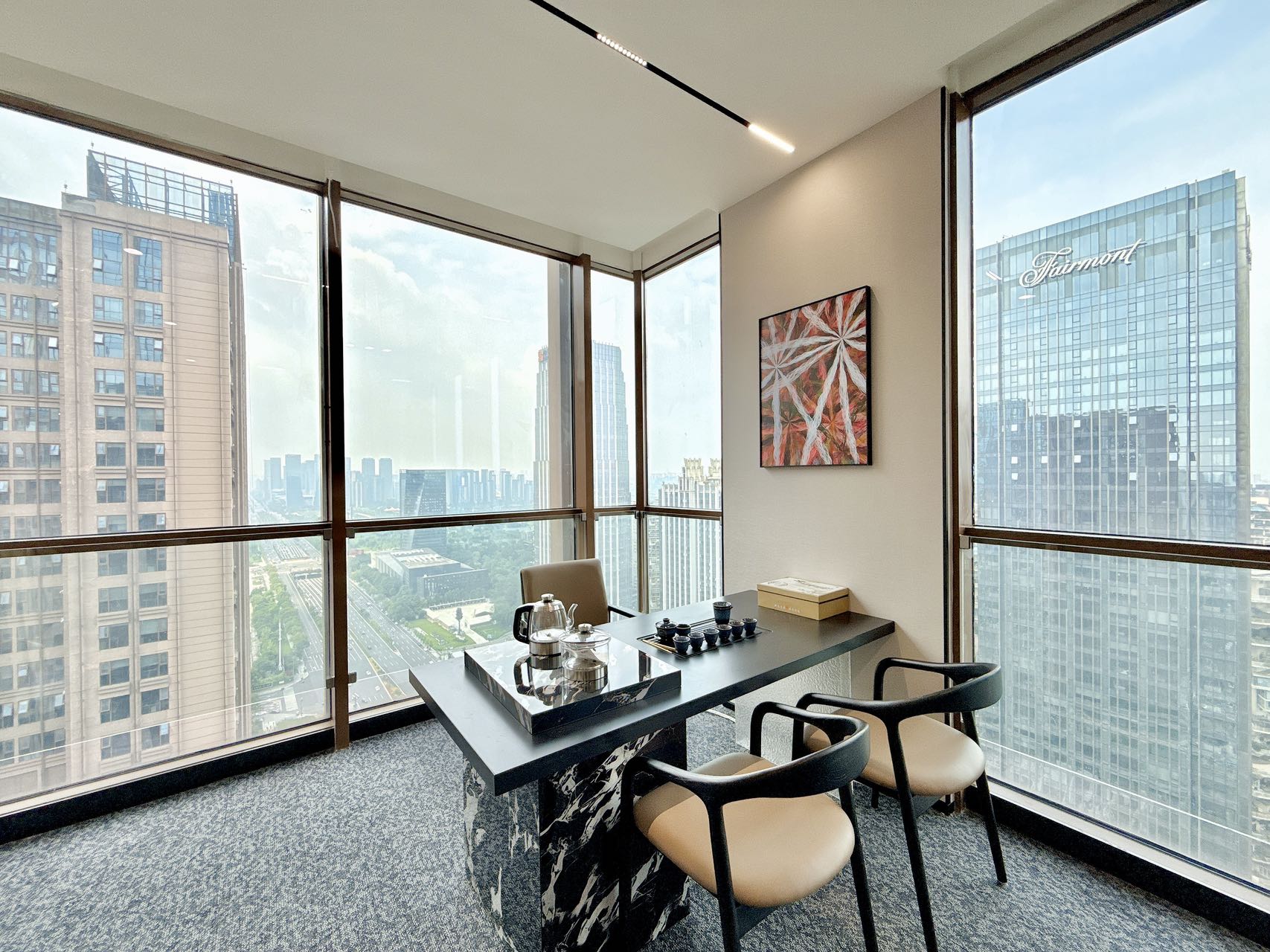 高新世纪城地铁口 面积518平 7隔间70工位 双面采光 双老板间 家具可调 东方希望天祥办公室出租