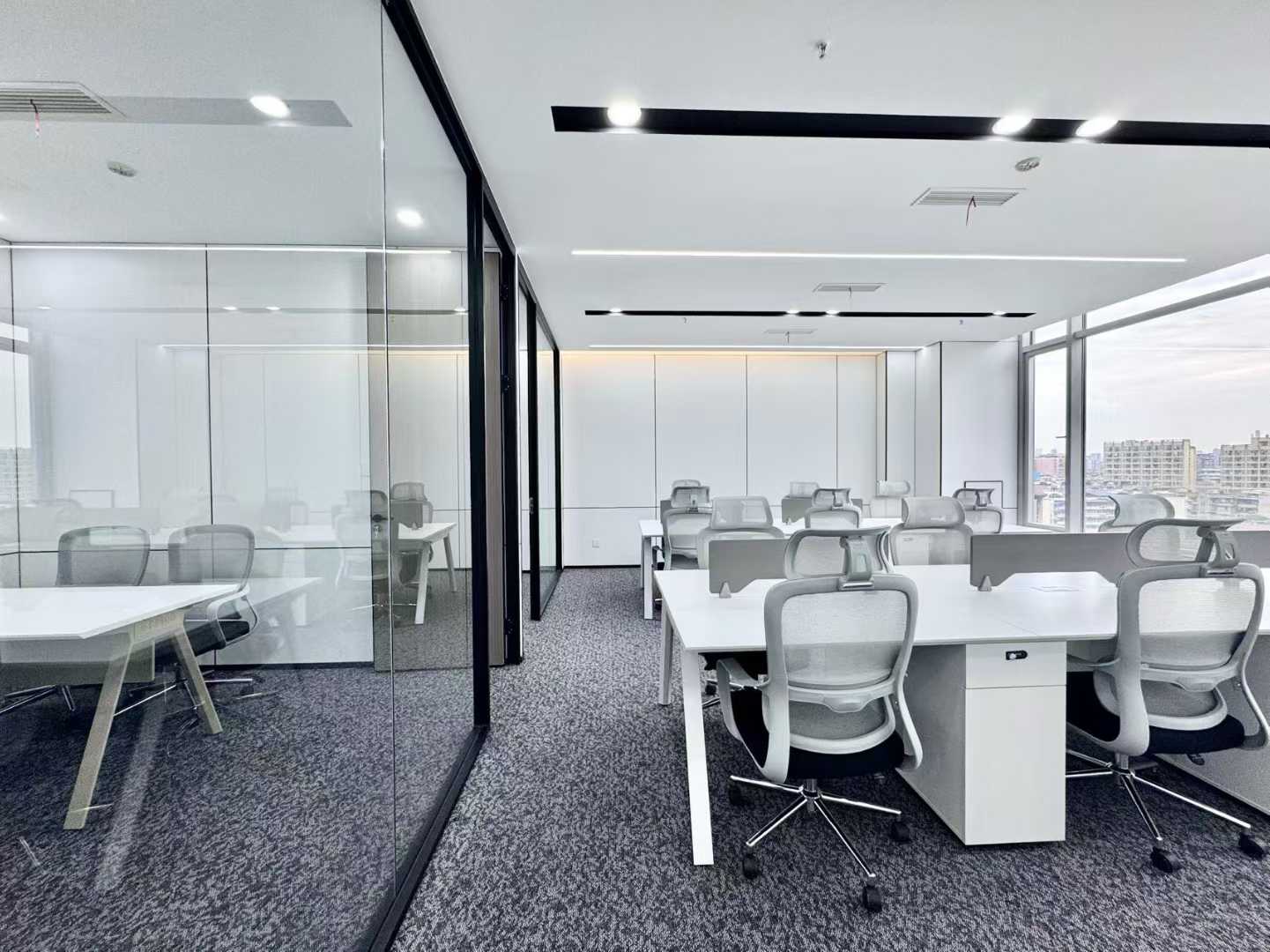 红牌楼广场地铁三四百米 264平方 5隔间12工位 24小时空调 大前台 带接待区 鼎冠中心办公室出租