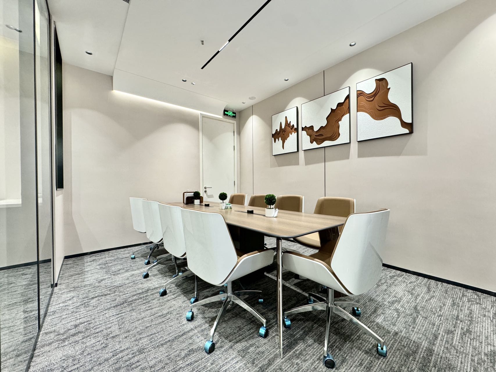 市中心东门大桥地铁口 5隔间22工位 紧邻春熙路 落地窗 视野采光巴适 时代8号办公室出租