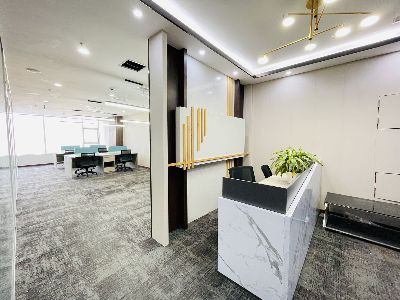 高新区新世纪环球中心168平精装办公室 拎包入住 含物业