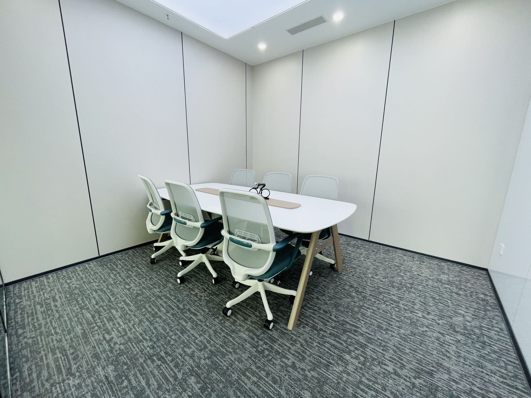 新川甲写 精品户型 238平 4隔间25工位 视野装修巴适 入驻享受优质办公环境 柚呈科创办公室出租