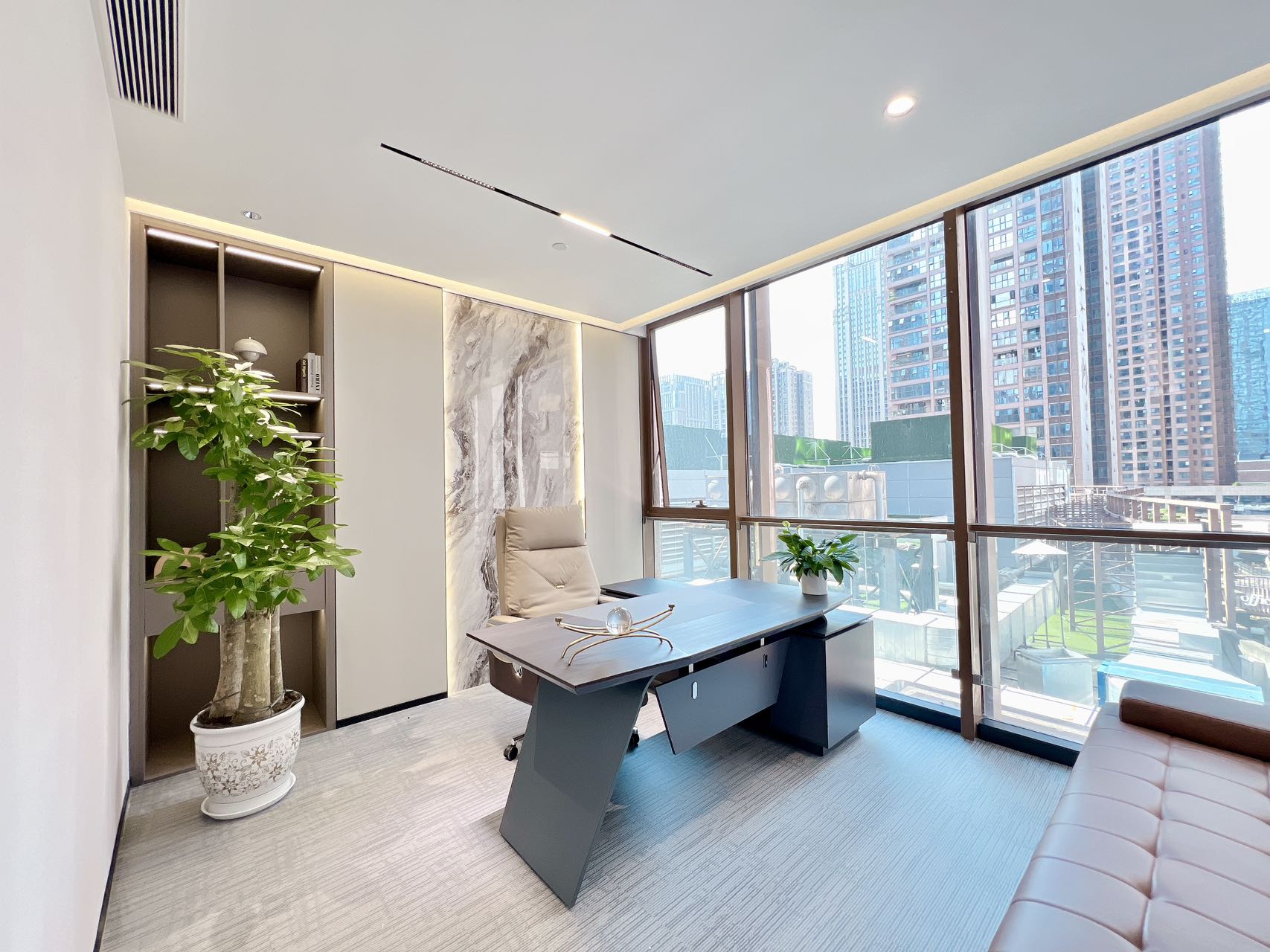 世纪城地铁口甲级楼盘 特价出租 158平方4隔间10工位带储物间 精装带家具 东方希望天祥办公室出租