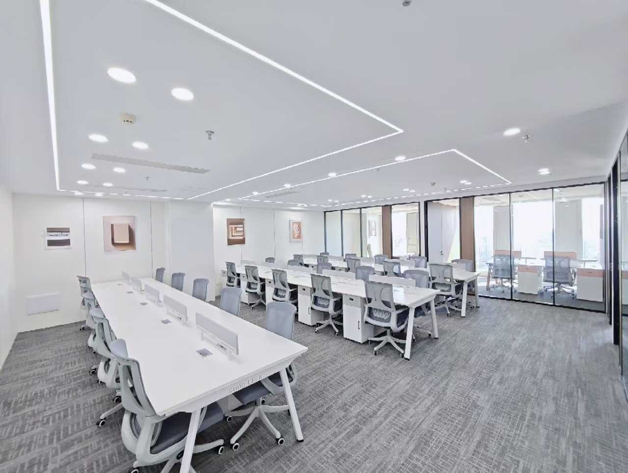 春熙路甲级楼盘 288平方 高区视野 4隔间36工位 精装带家具 西南朝向 整层打造 银石广场办公室出租