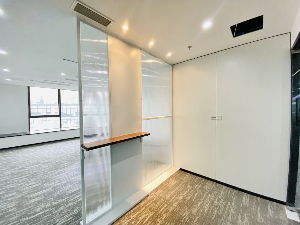 锦江区紧邻高新 6号线金石路地铁五六百米 2隔间12工位 报价含物业费 五冶大厦办公室出租