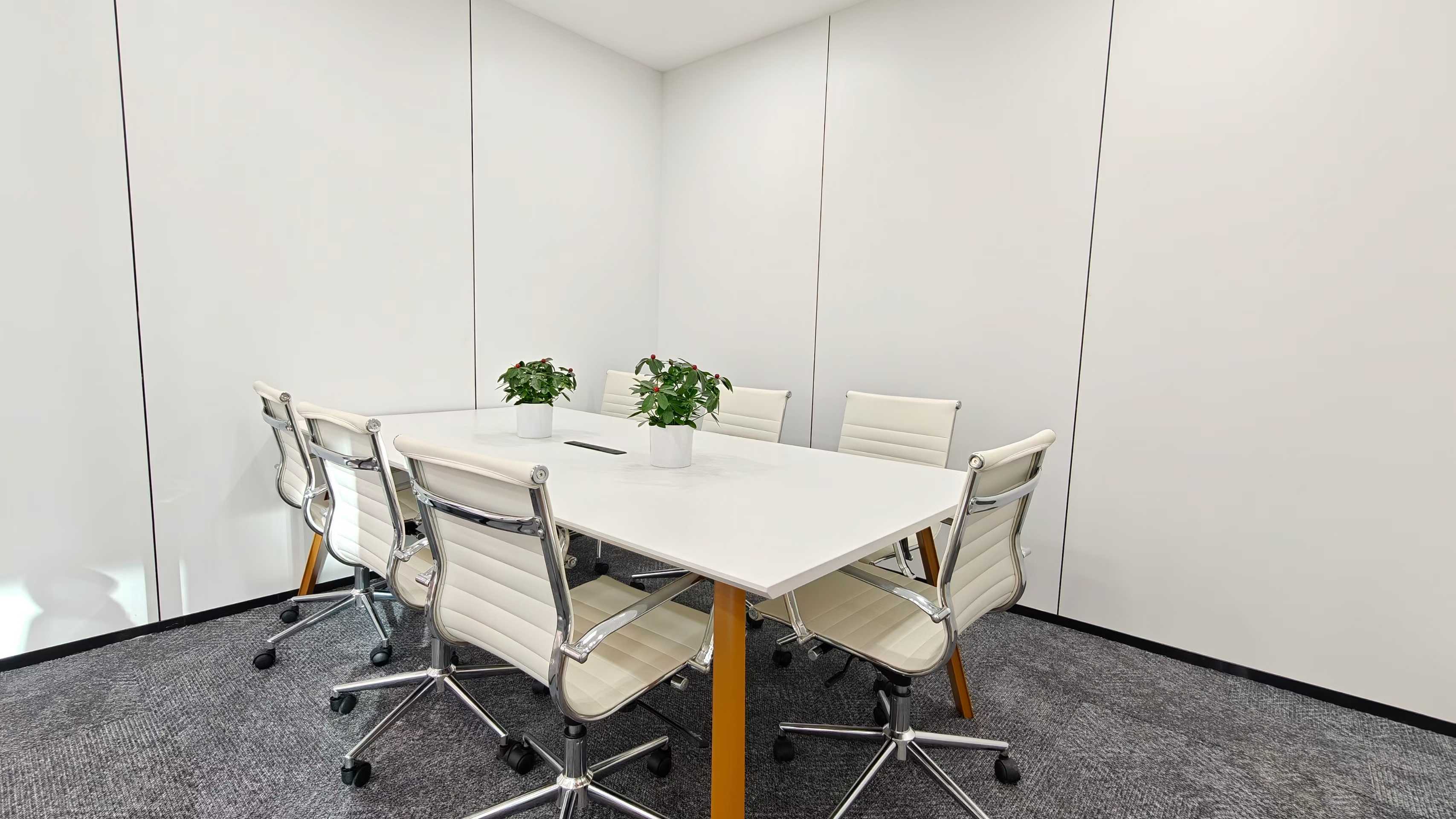 天府二街新开楼盘 264平 4隔间22工位 全新装修 24小时空调 物业费便宜 精装带家具 雄川金融中心2栋办公室出租