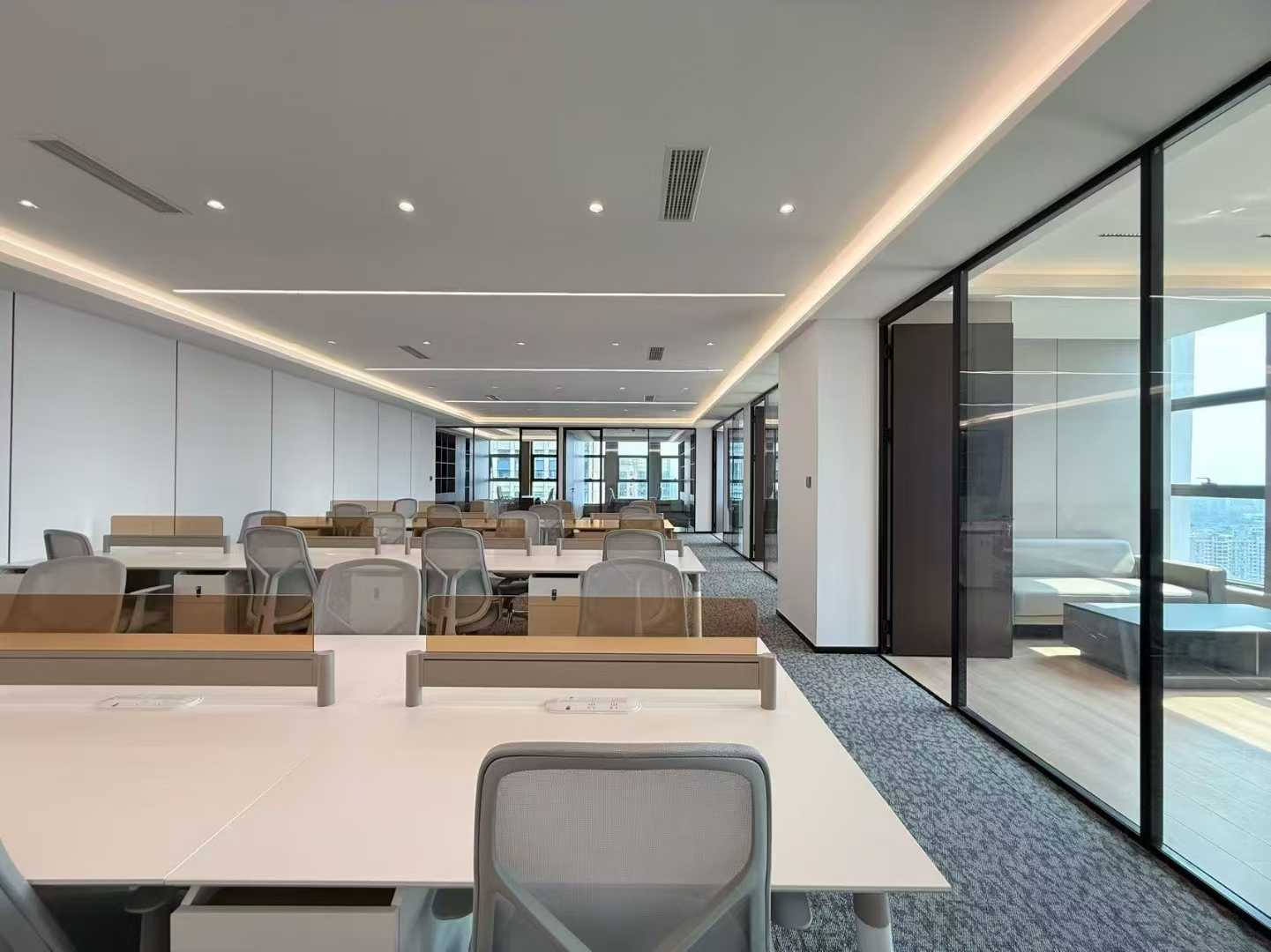 高新区孵化园核心CBD精致户型出租 338平 5隔间28工位 电梯口 大气前台 接待办公两不误 中航国际交流中心办公室出租