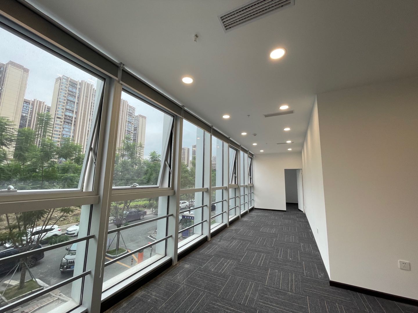 广都地铁口创意中心5隔间64工位艺术精装带家具户型方正房东直租