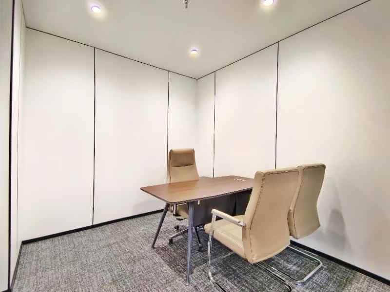 金牛区2号线金周路地铁400米 优质楼盘 4隔间13工位 户型装修巴适 视野开阔 安格斯汇创中心办公室出租