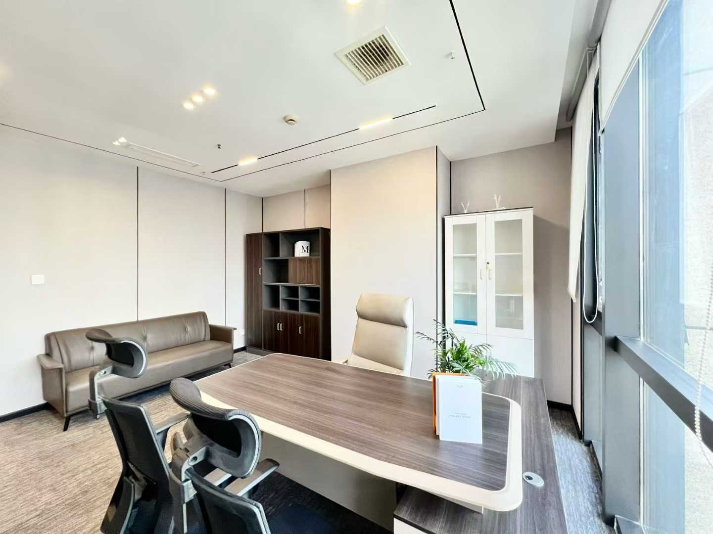 高新核心地段 孵化园地铁三四百米 2隔间24工位 高区 拎包入住 朝东 阳光金融中心办公室出租