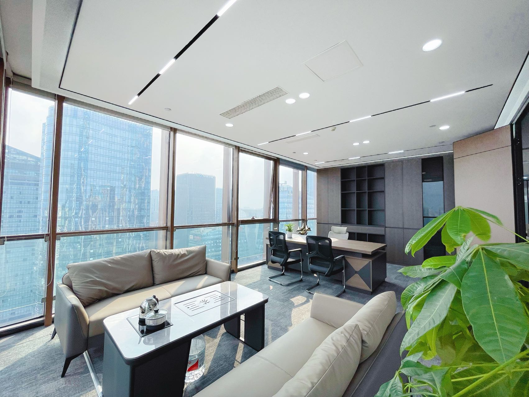 世纪城地铁口甲级楼盘 340平 6隔间26工位带茶水间 双面采光 高区视野巴适 东南朝向 东方希望天祥办公室出租