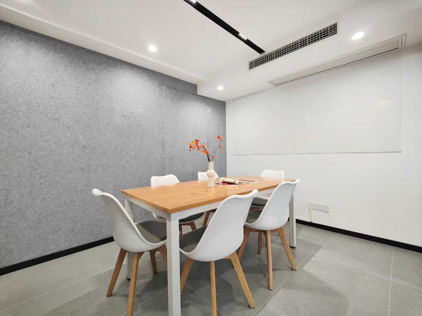 天府三街纯写跃层户型 品质楼盘 物业便宜 5隔间20工位 报价含物业 24小时空调 租一层的两层 福年广场办公室出租