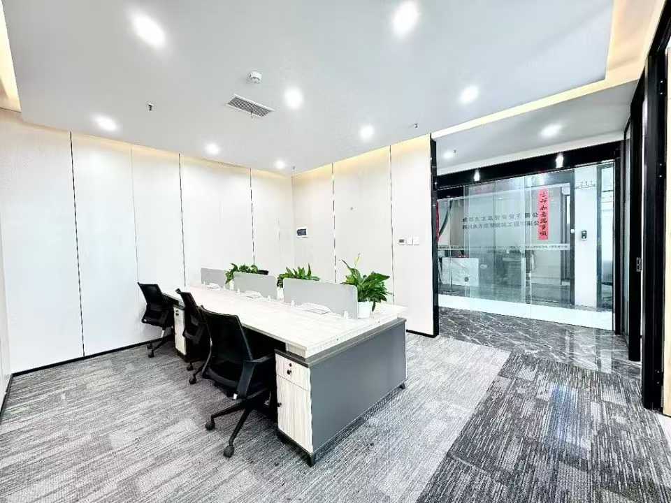 成华区龙潭寺地铁口 创业精选小面积 2隔间6工位 精装带家具 视野巴适 博汇大厦办公室出租