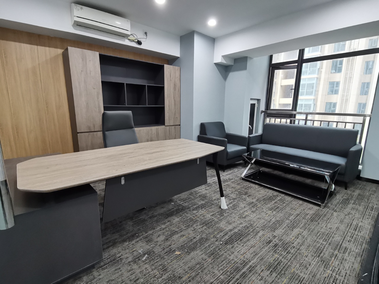 创业首选 高新区世纪城蜀都中心3隔间11工位办公室出租 带家具