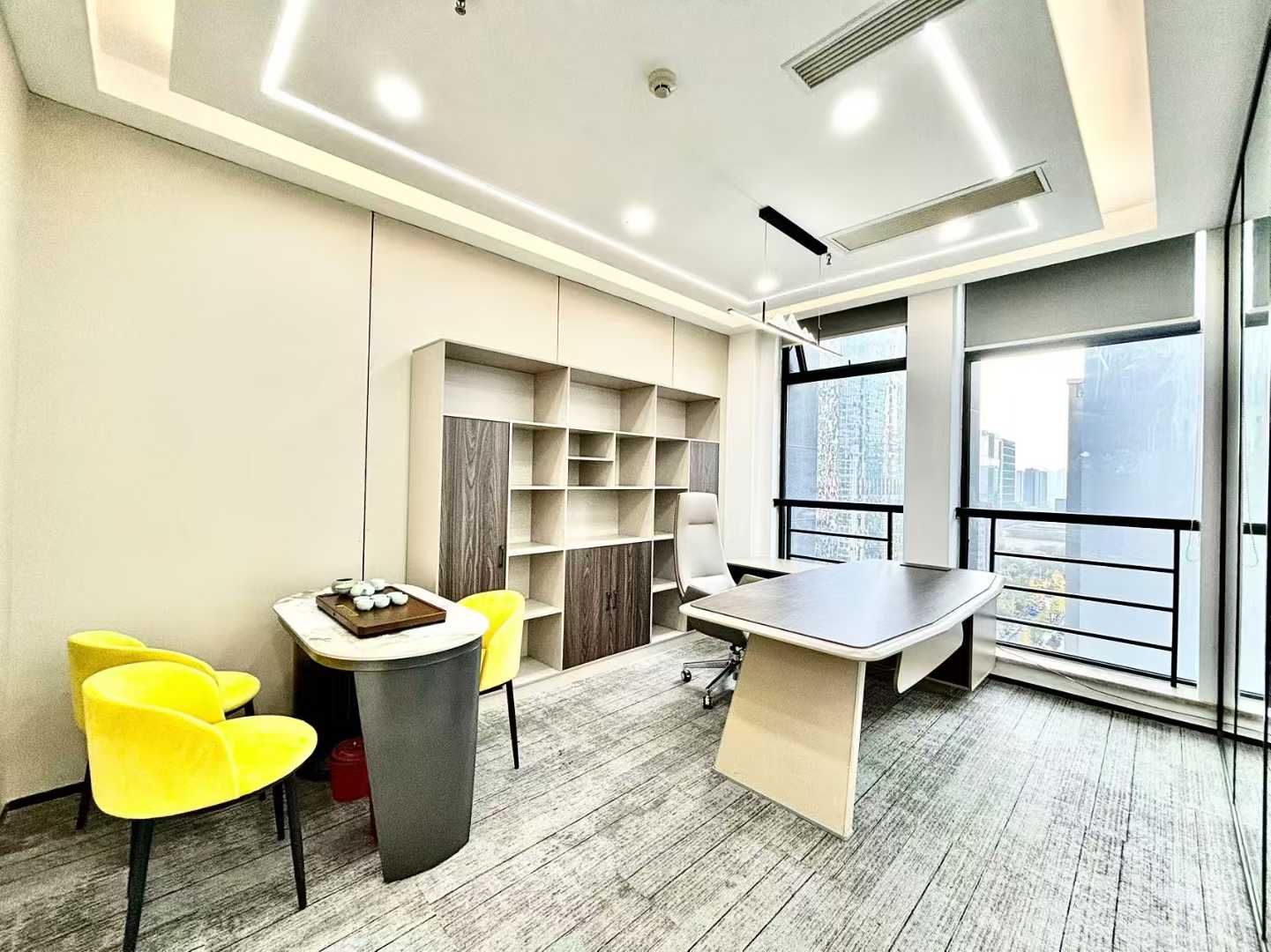 天府三街地铁口 24小时空调 210平 4隔间26工位 报价含物业费 含家具 新希望国际C座办公室出租