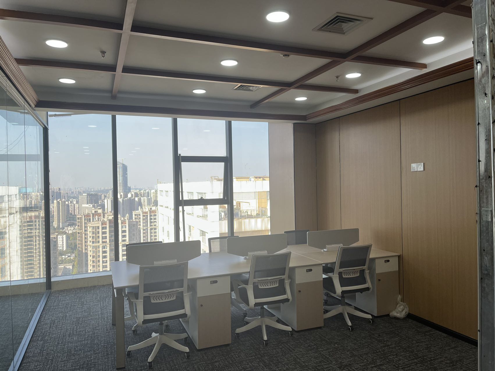 成华区建设北路精选小户型 套租含物业 2隔间12工位 高区视野巴适 拎包入住带前台 钻石广场办公室出租