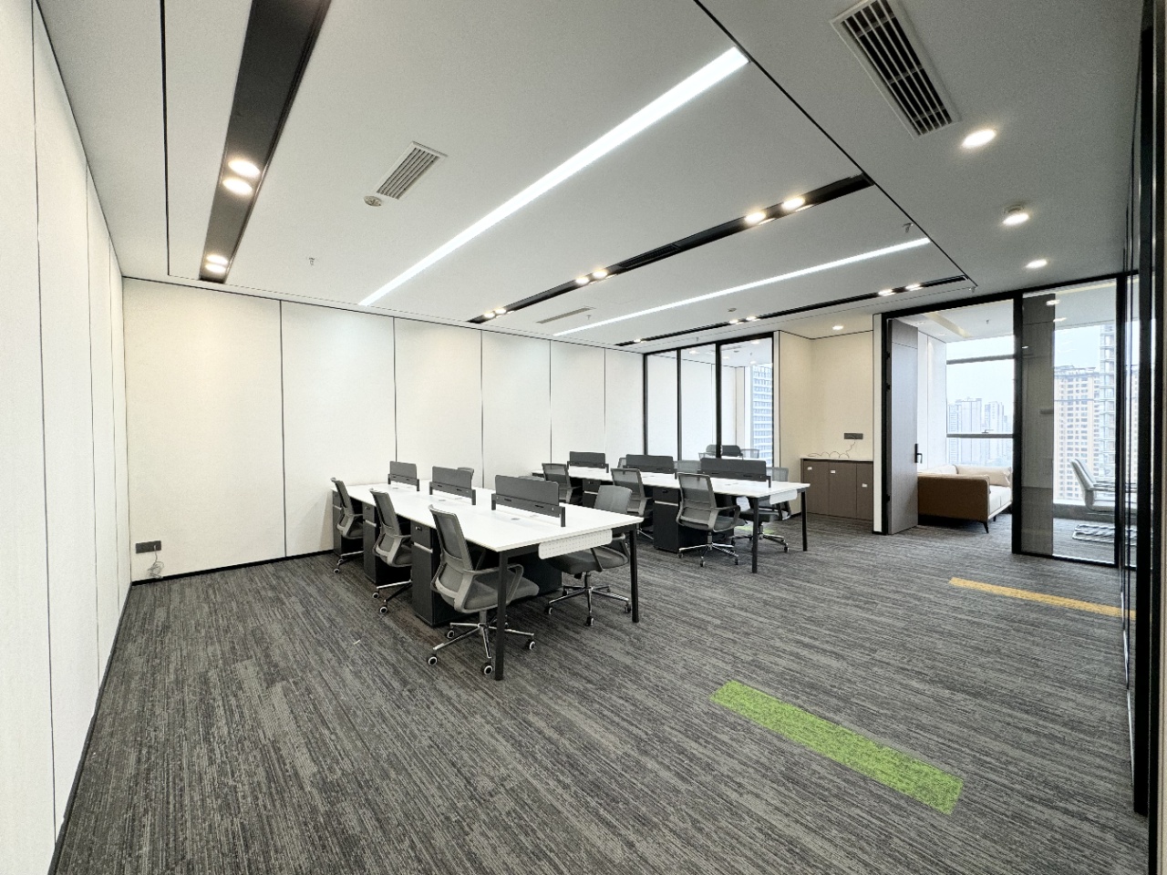 市中心牛市口地铁口超甲写字楼 3隔间20工位 220平 精装带家具 视野巴适 汇信财富中心办公室出租