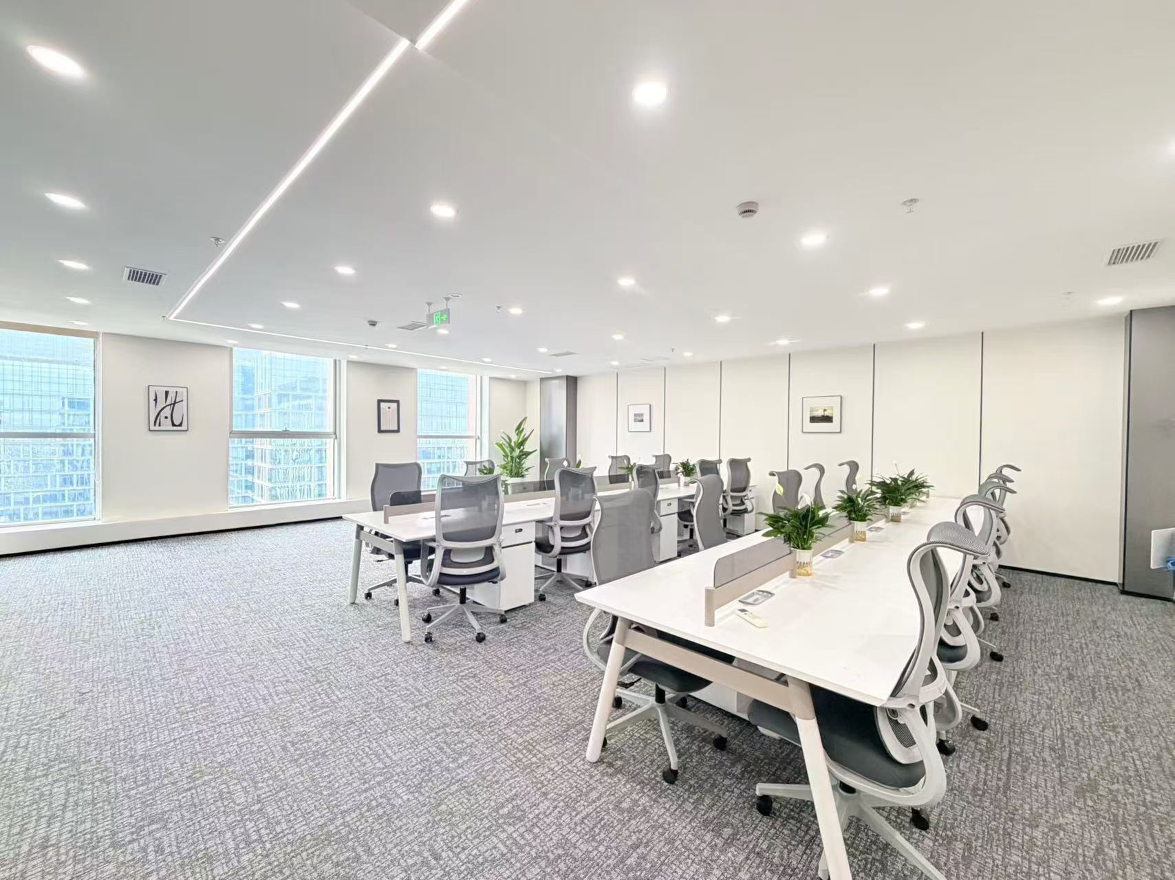 金融城性价比房源 5隔间30工位 动静分区 价格可谈 价格含家具 近地铁 布鲁明顿办公室出租