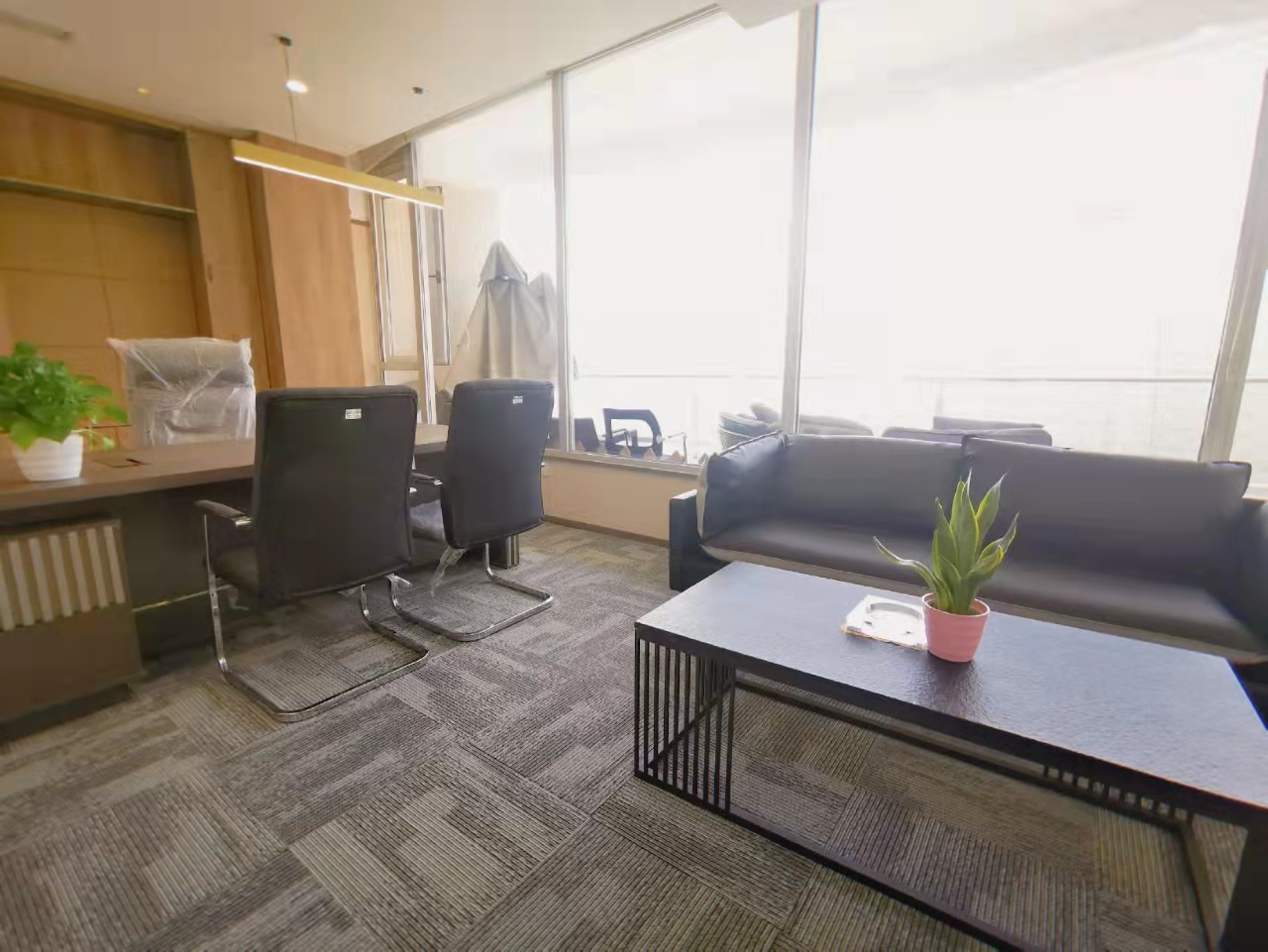 高新区新世纪环球中心精装286平办公室 全新装修现房 带家具 含物业