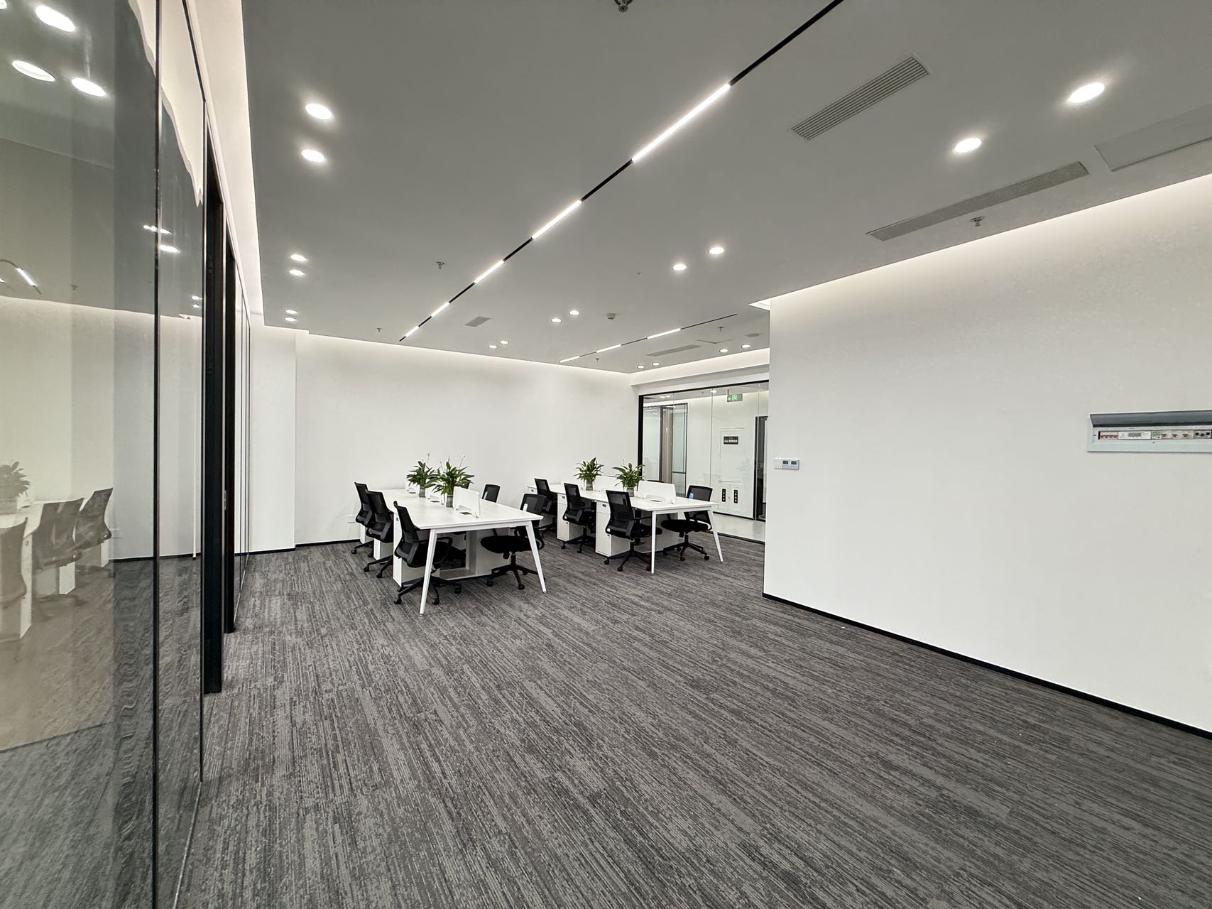 天府五街园区办公 自然氧吧 按套出租 2隔间24工位 精装带家具 含物业费 软件园D4办公室出租