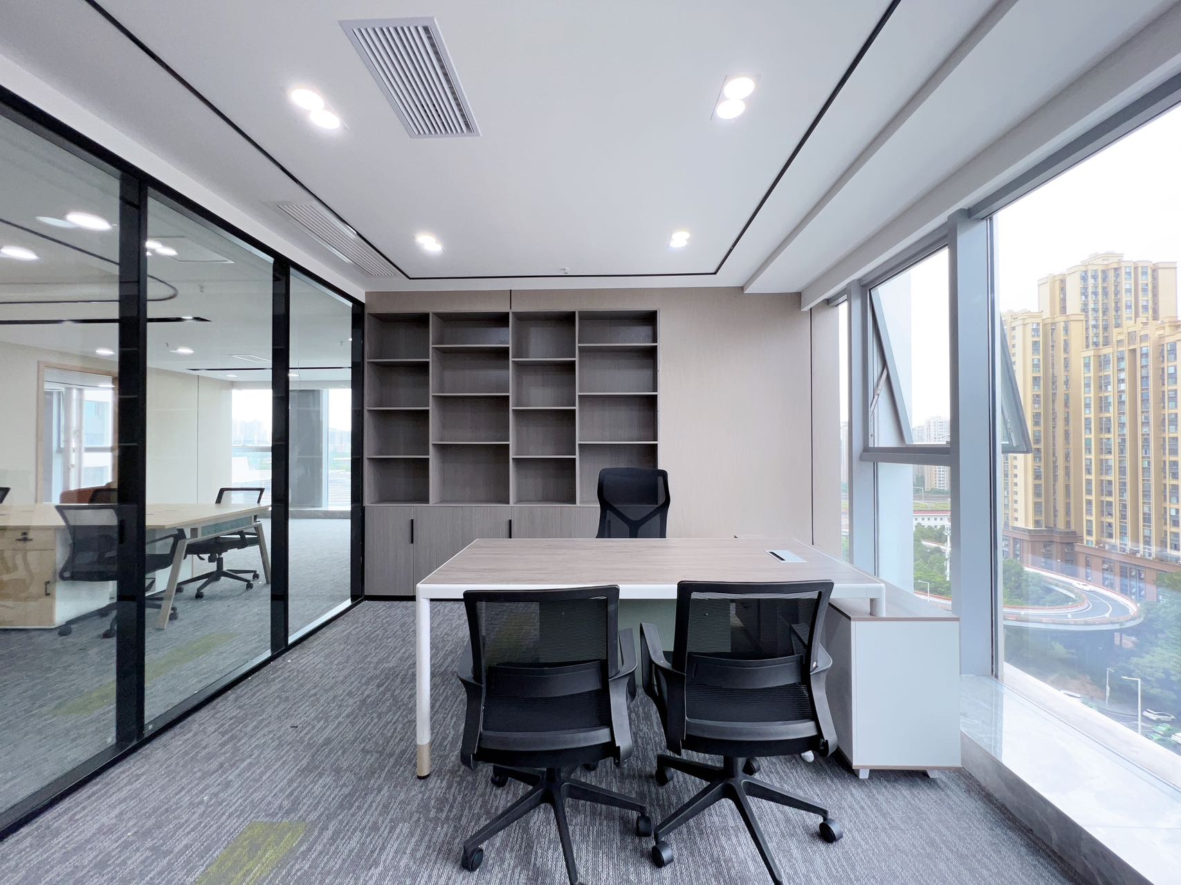 成都东站甲级写字楼 325平方 5隔间24工位 双面采光 24小时空调随时可控 中环国际办公室出租