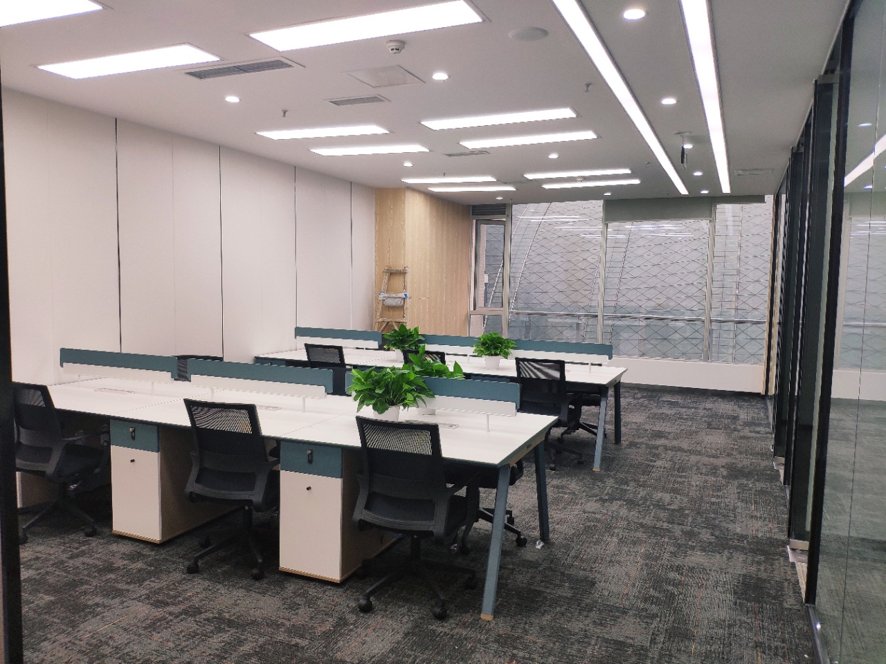 高新区锦城大道地铁口环球中心177平精装办公室 带家具
