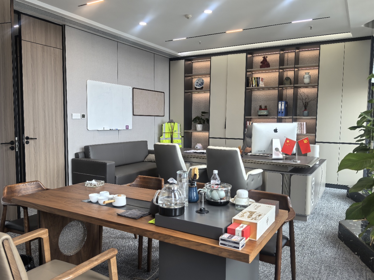 市中心北一环内测 甲级楼盘 463.5平 8隔间12工位 24小时空调 交通方便 整体打造环境好 北成8号办公室出租