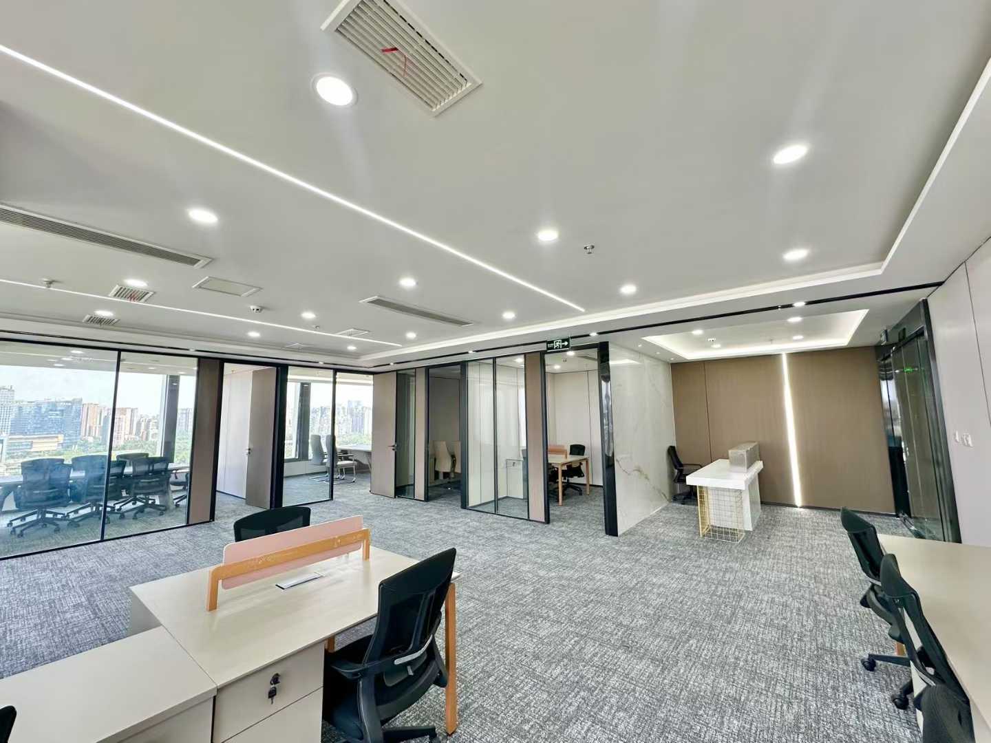 火车南站甲级新装修户型 3隔间1会议室23工位 双面采光 特价含物业费出租 安格斯国际办公室出租