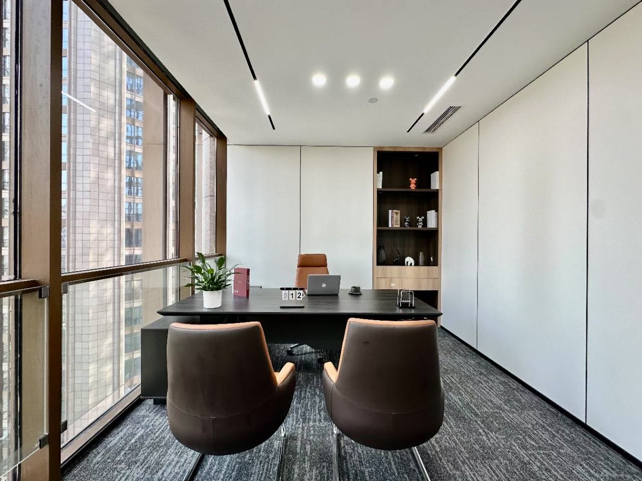 世纪城甲级地铁口楼盘 交通方便 279平方 5隔间16工位 户型方正 双面采光 东方希望天祥办公室出租