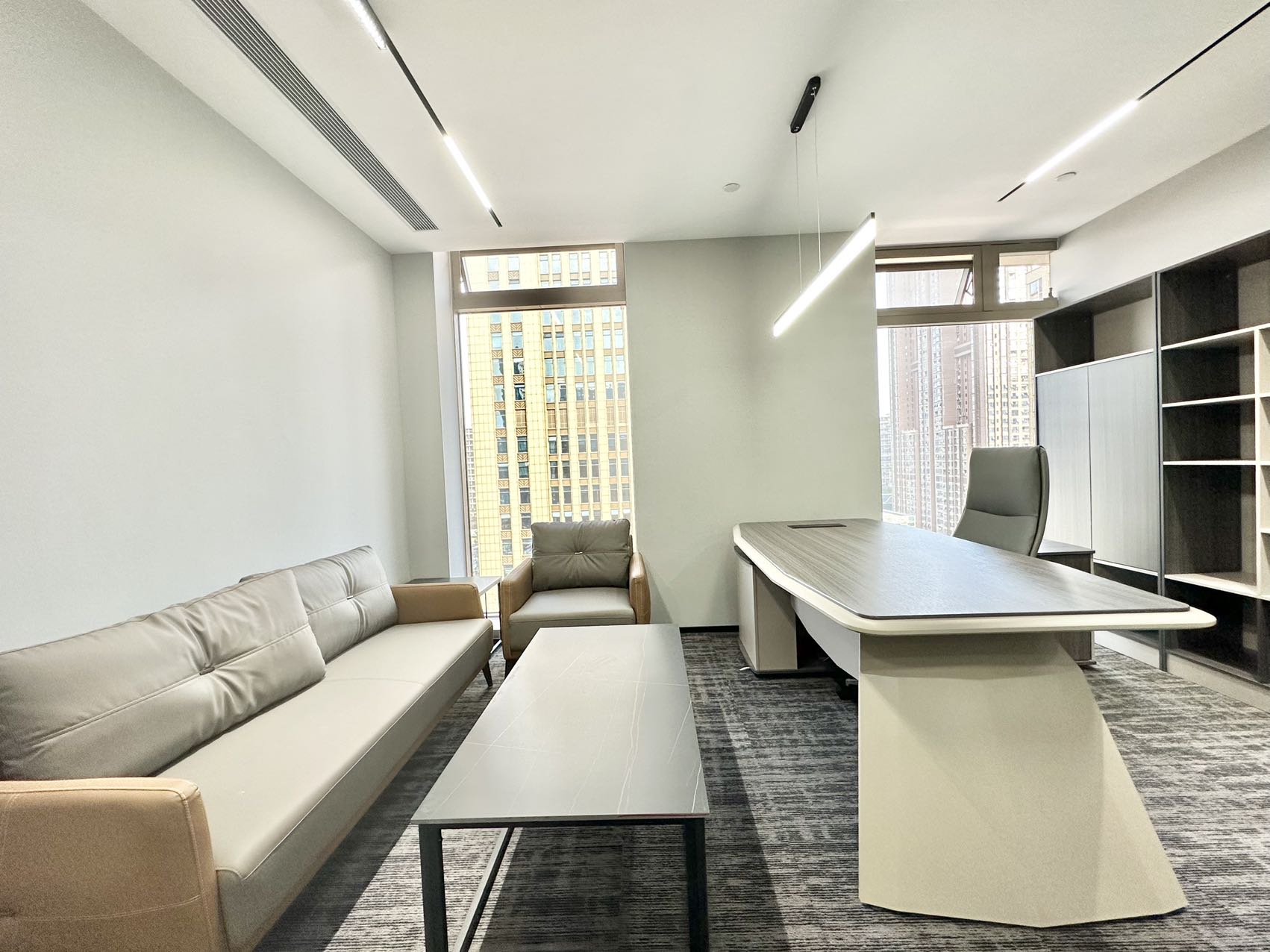 世纪城地铁附近 大面积三面采光户型 742平方 7隔间91工位 物业含空调能耗费 首东置业办公室出租