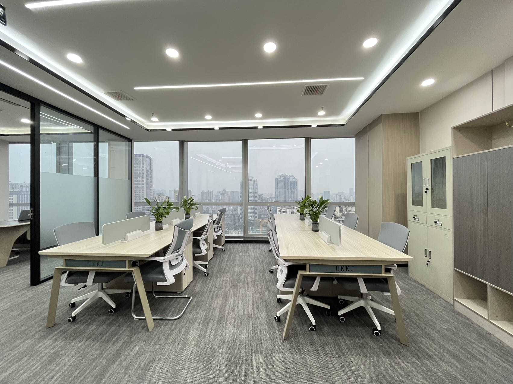 市中心东门大桥地铁 按套出租 3隔间16工位 报价含物业费含税 高区视野巴适 明宇金融广场办公室出租