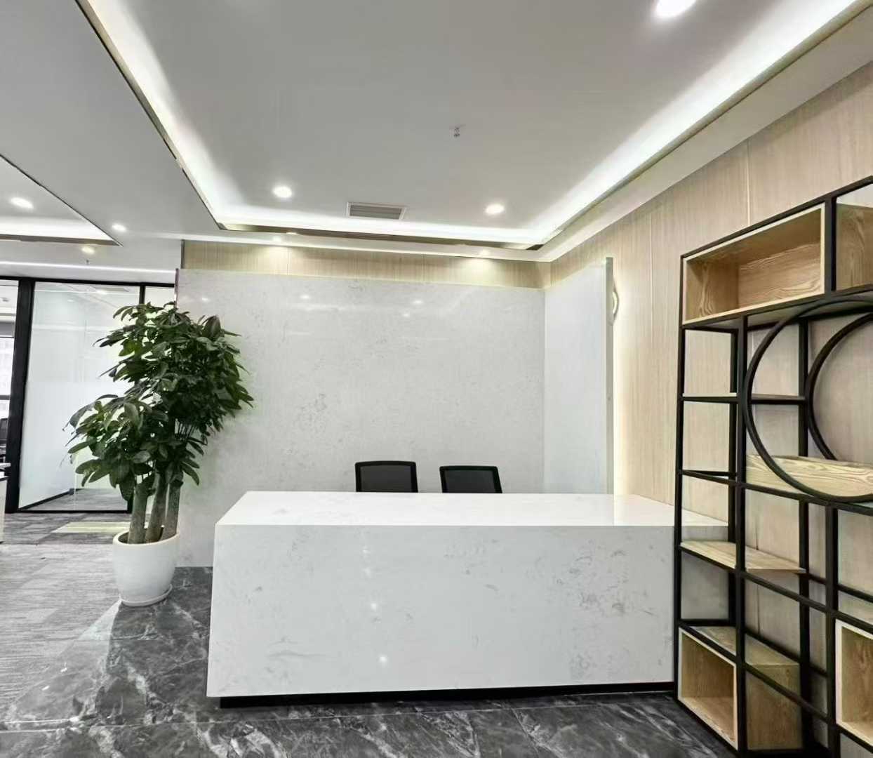 龙潭寺地铁口24小时空调精装现房 服务面积202平 3隔间12工位 双面采光 楼下交通配套齐全 博汇大厦办公室出租