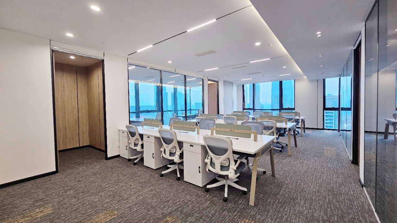 高新区核心CBD甲级楼盘 255平 4隔间18工位 交通方便 紧邻奥克斯 楚峰国际办公室出租