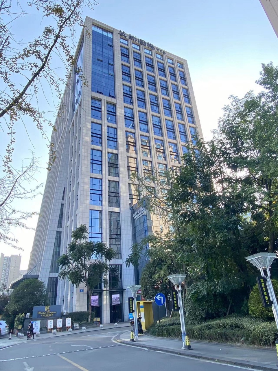 神仙树/火车南站附近 292平 7个大隔间适合接待 有接待区和库房 报价75含税 英联国际办公室出租