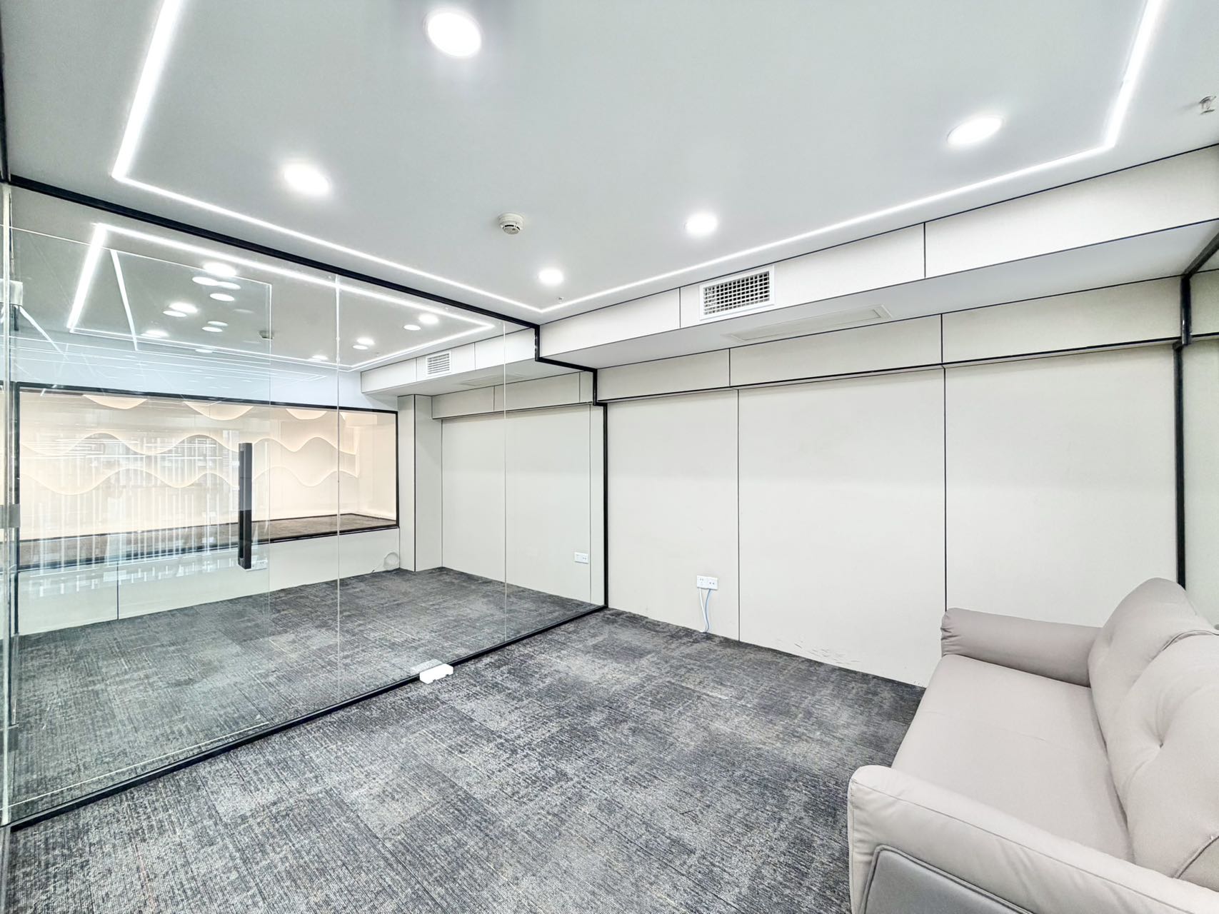 天府三街高性价比 利用率高 建面140左右  实得280左右 5隔间30工位 含物业费 福年广场办公室出租