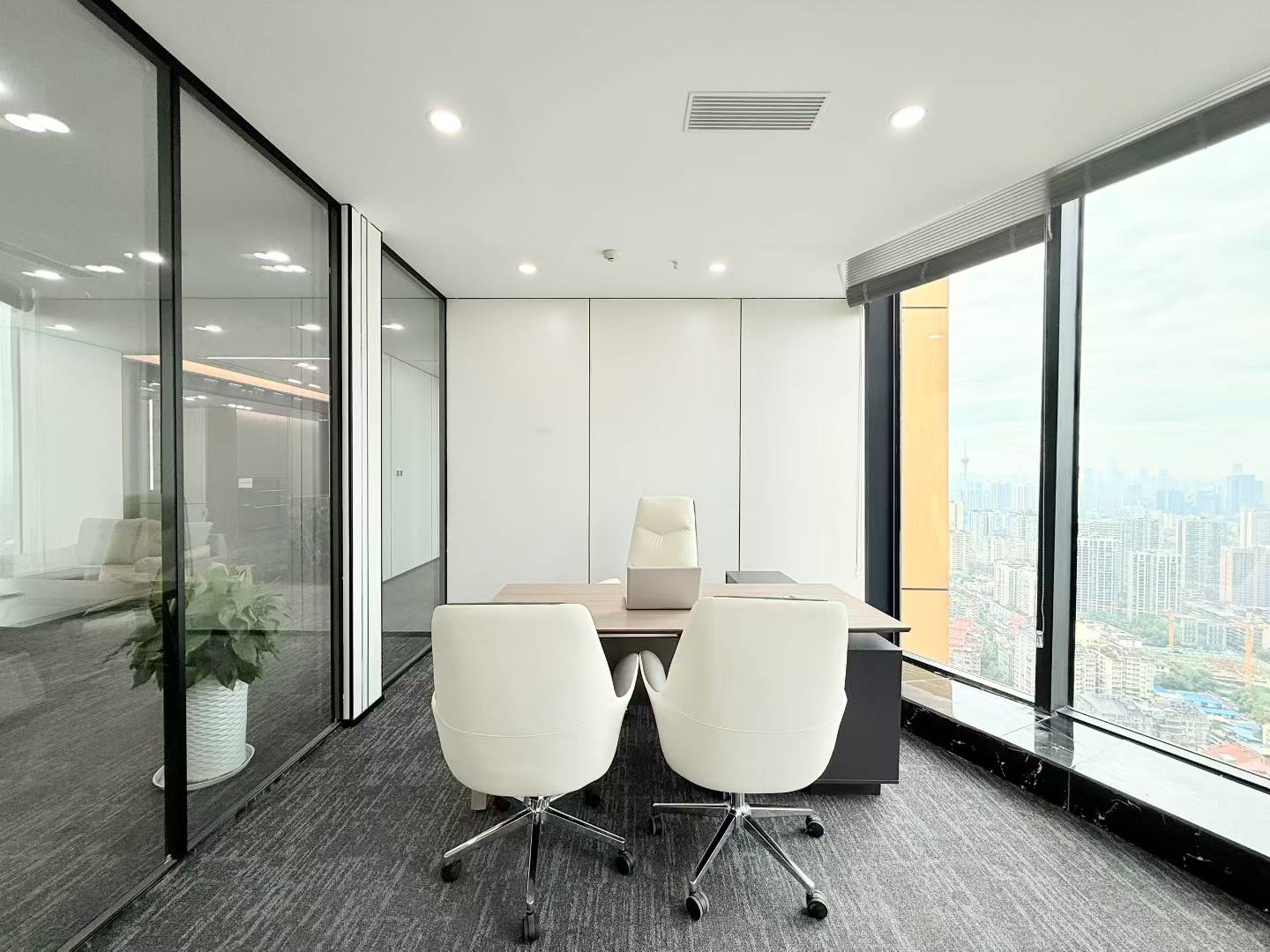 人民北路甲级楼盘 高区电梯口户型 564平 7隔间40工位 24小时空调 价格还可以聊  北成8号办公室出租