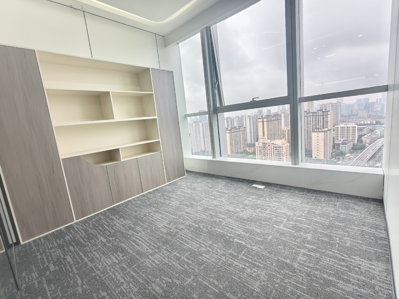 东郊记忆核心商圈 甲级写字楼 188㎡ 4隔间16工位 落地窗 高区视野巴适 整层打造 成华万科大厦办公室出租