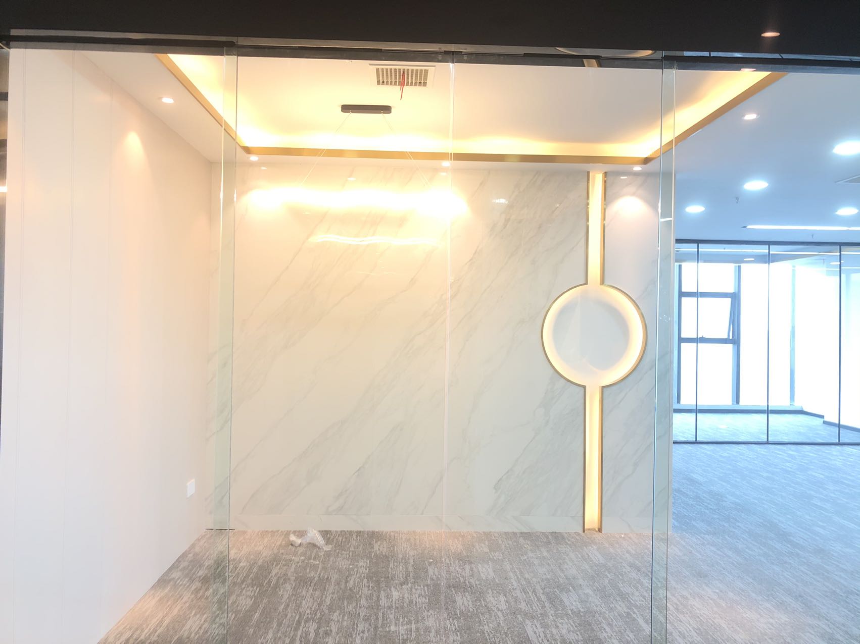 成华区万科砖石广场163平精装办公室带家具 户型方正 采光通透