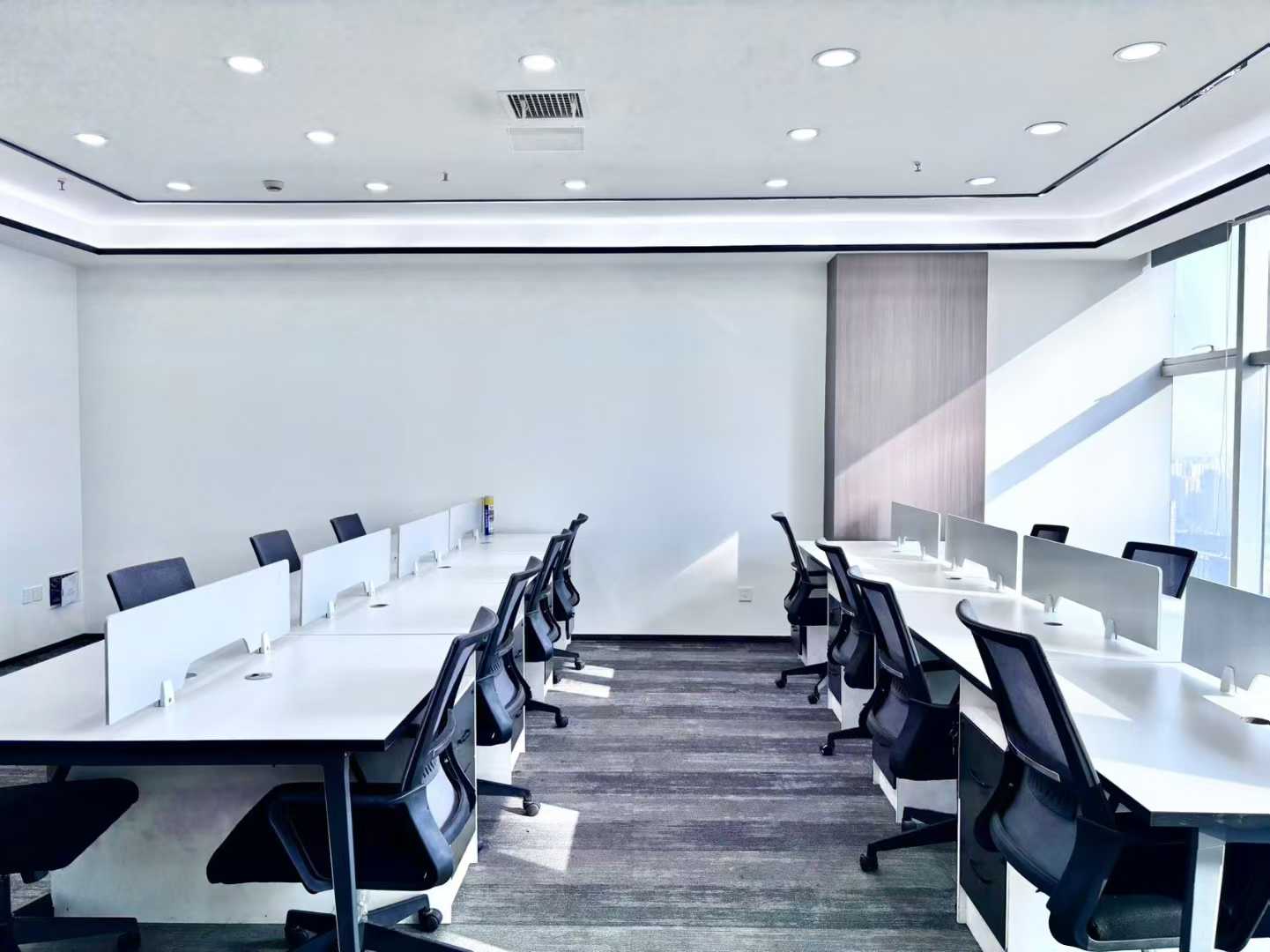 天府三街甲级 145平方 3隔间19工位 采光面大落地玻璃 朝南视野无遮挡 香年广场办公室出租