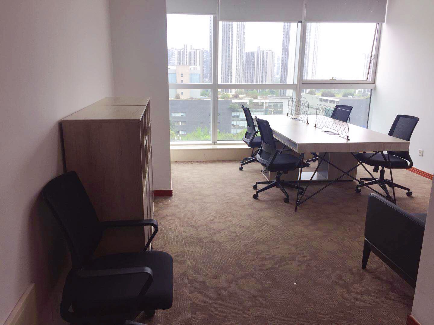 高区采光 高新区希顿广场51平精装小面积办公室 带家具