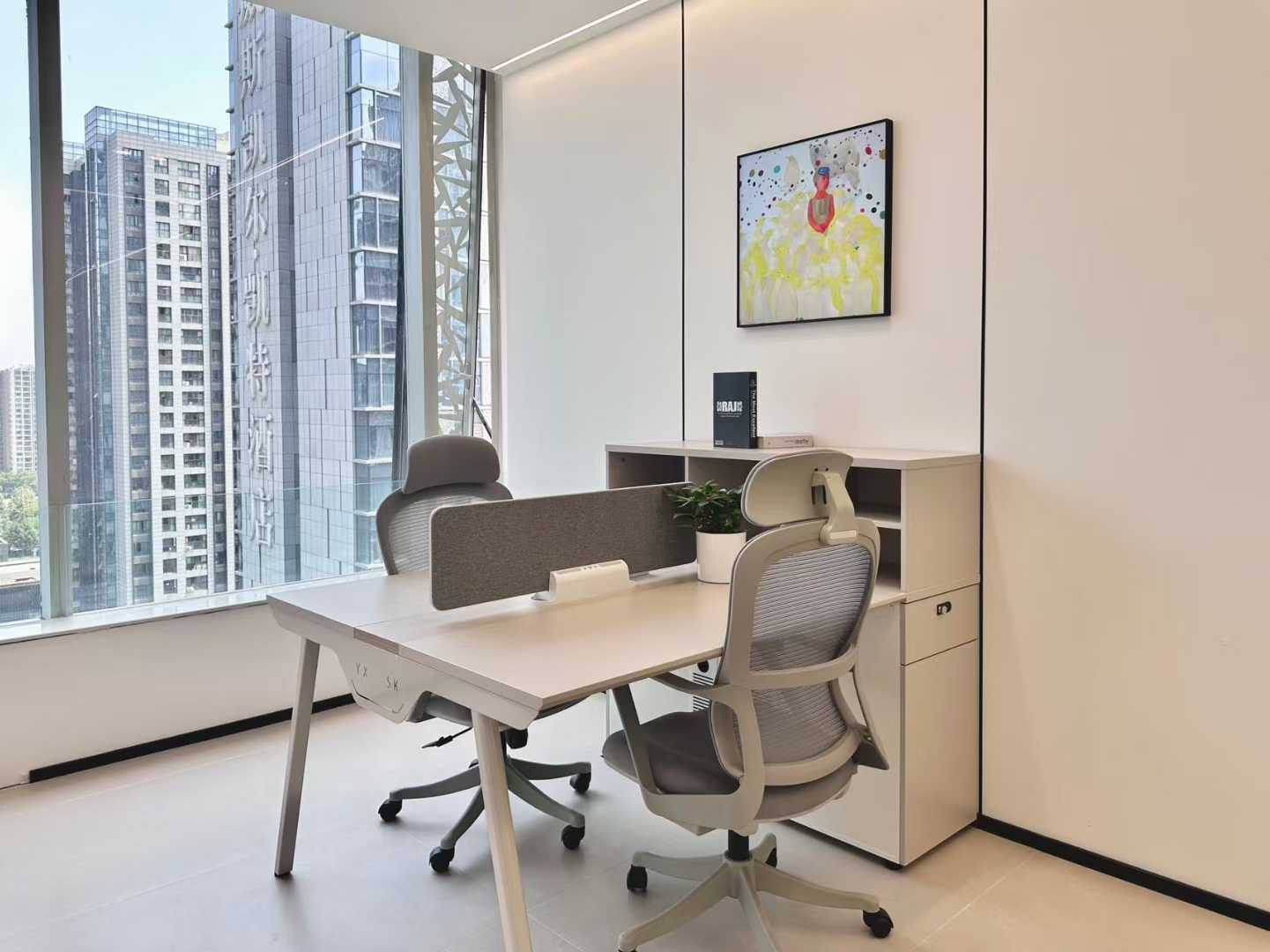 金融城甲级高品质楼盘 237平 4隔间30工位 利用率高 轻奢接待风 电梯口 中航国际办公室出租