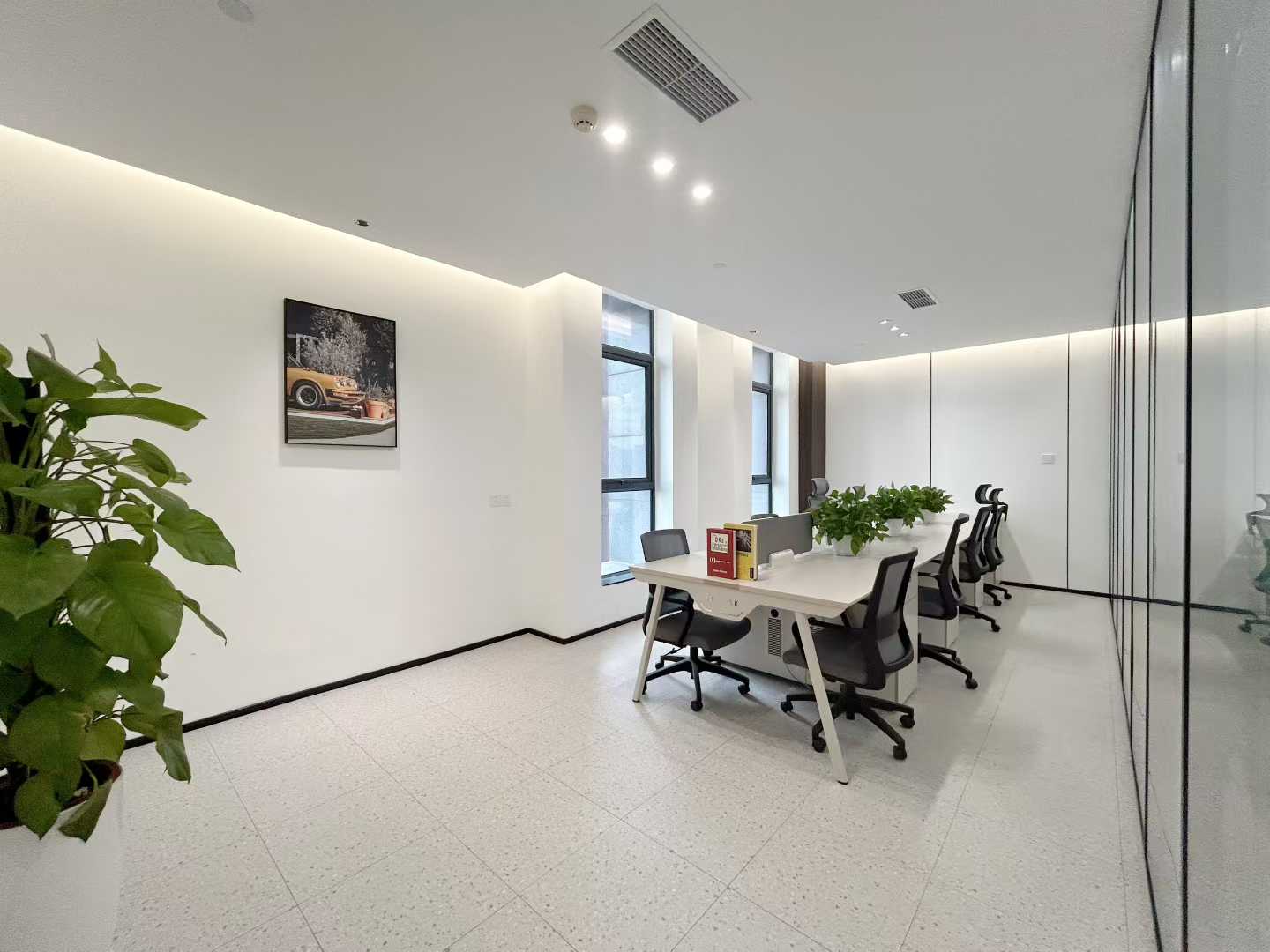 航兴国际楼栋天花板装修 332平 4隔间2储物29工位带前台 报价75元 价格可聊 写字楼出租