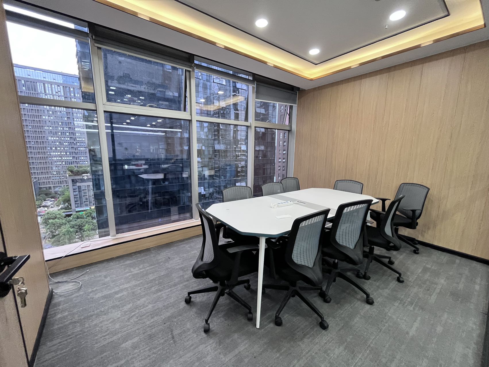 高新区世纪城蜀都中心150平精装办公室 户型方正 采光通透 全新家具含物业