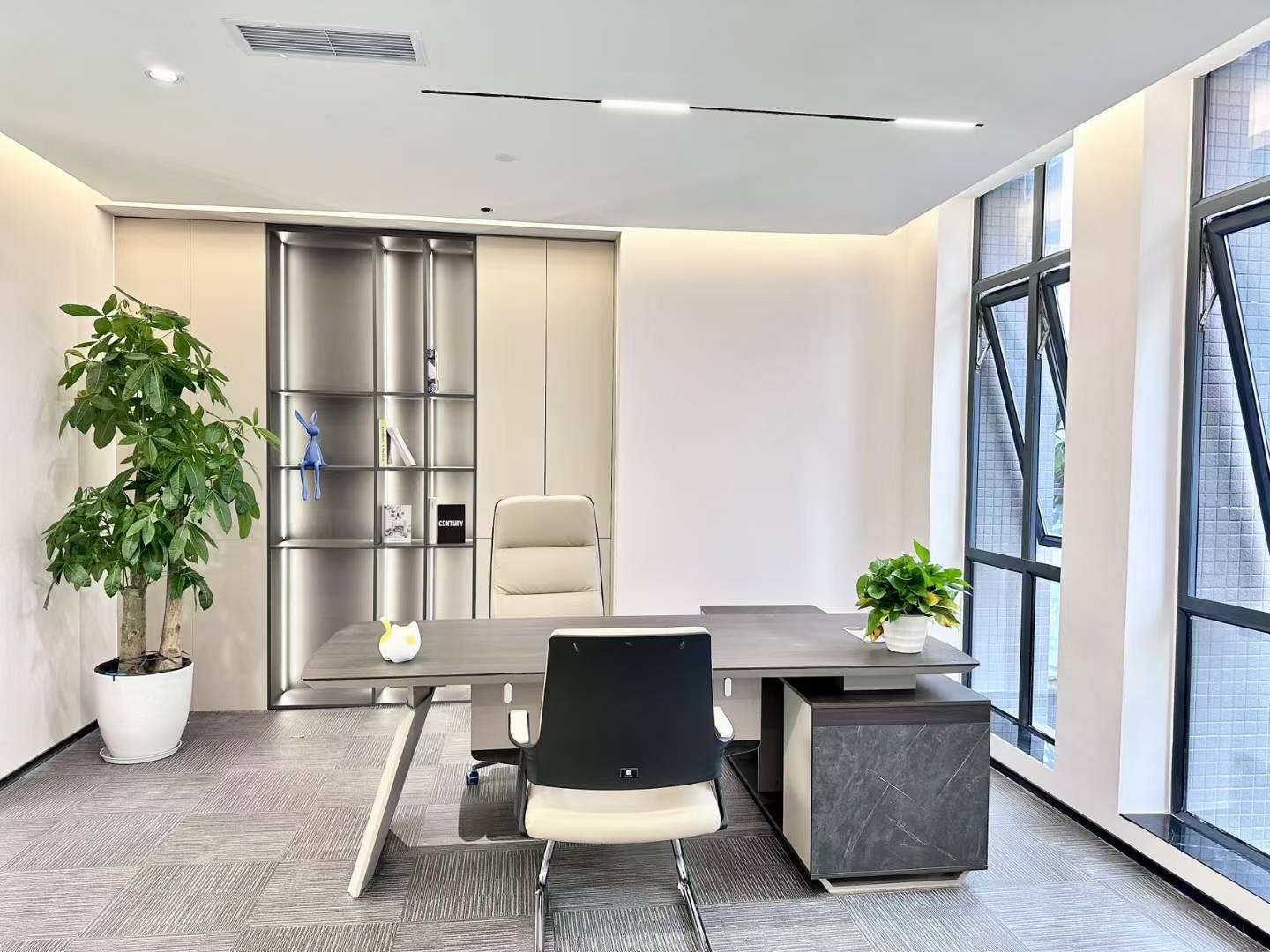 航兴国际楼栋天花板装修 332平 4隔间2储物29工位带前台 报价75元 价格可聊 写字楼出租