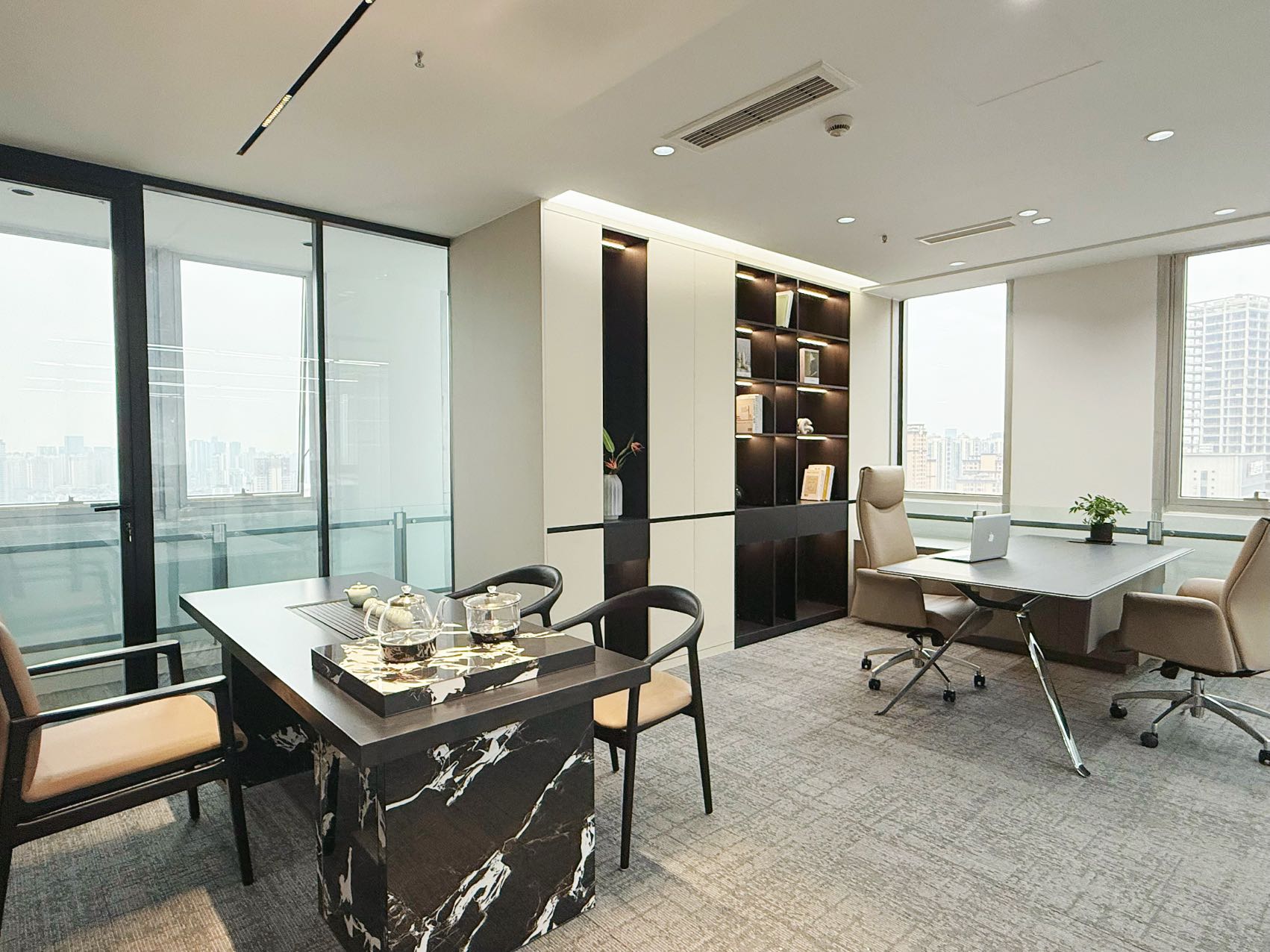 牛市口地铁几百米  按套出租 4隔间30工位 正对电梯口 带阳台 双面采光 摩根中心办公室出租