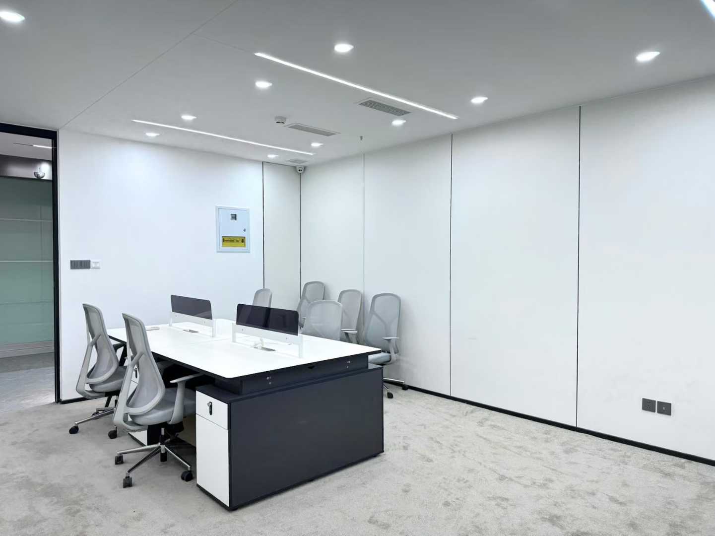 金融城孵化园创业小面积 85平 1隔间12工位带形象墙 三线交汇 24小时空调 小而精致 中航国际交流中心办公室出租